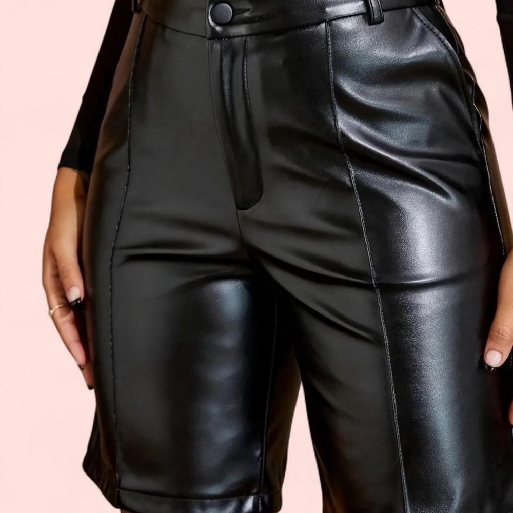 Black High-Waisted Vegan Leather Bermuda Shorts - Picture 3 of 3